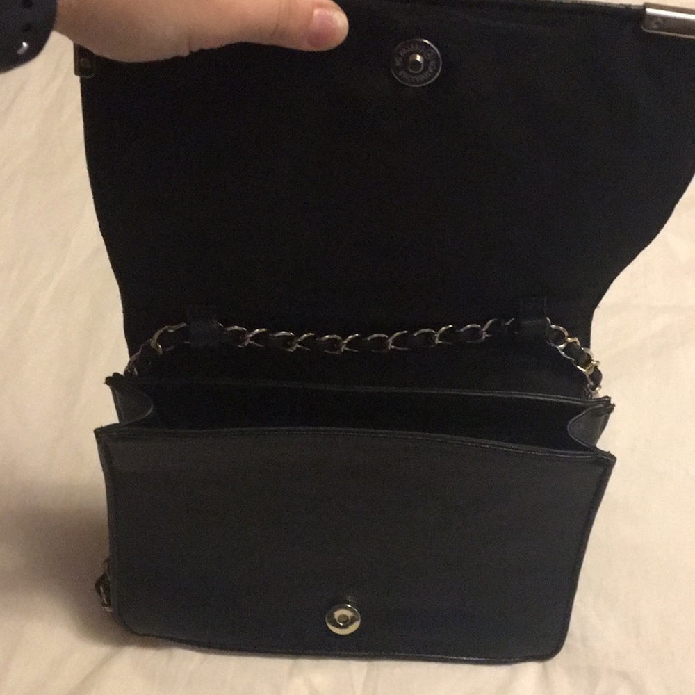 Black and gold purse - Picture 3 of 6